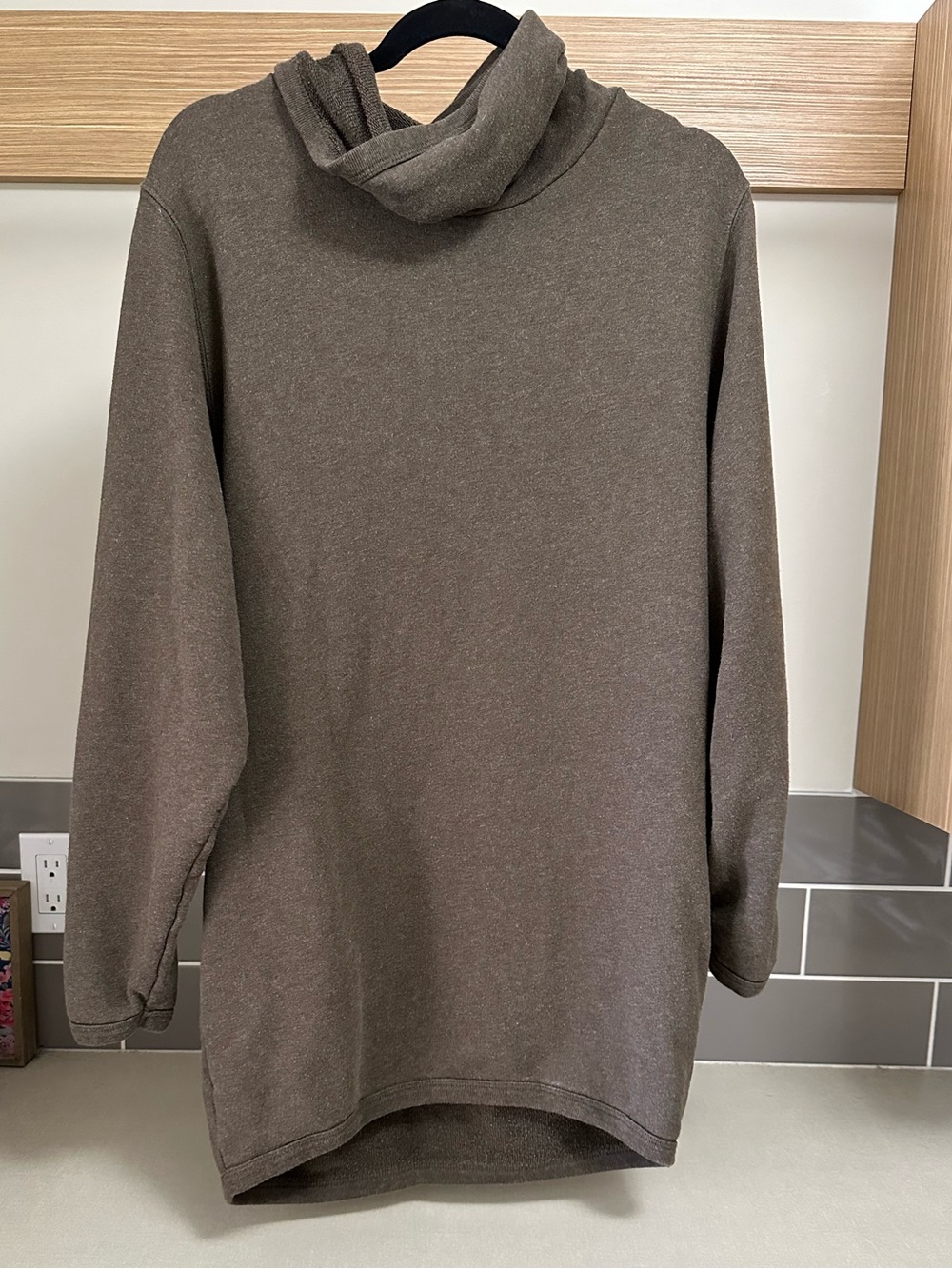 Aritzia Wilfred Free Mock Neck Oversized Sweatshirt